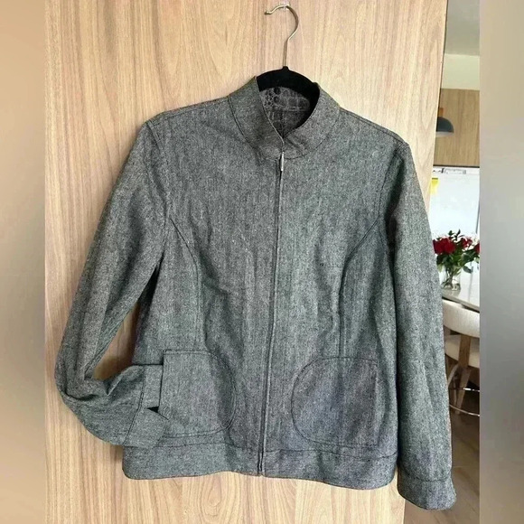 Chico’s Reversible jacket size 1 zipper gray snake skin medium - Picture 7 of 9